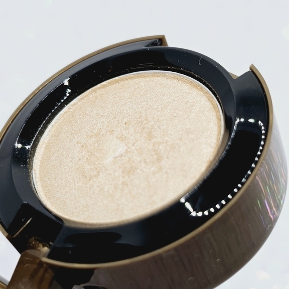 MAC Cosmetics Soft Force (Style Warriors) Limited Edition/Rare Eyeshadow - Picture 6 of 10